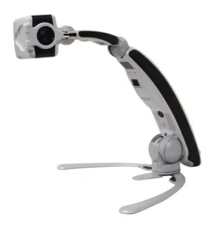 Masaüstünde ayaklı , hoş görünüşlü güçlü bir kamera